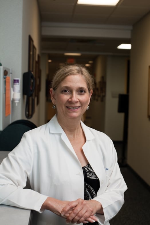 Medikal na Oncology - Linda Sawyer, NP-C